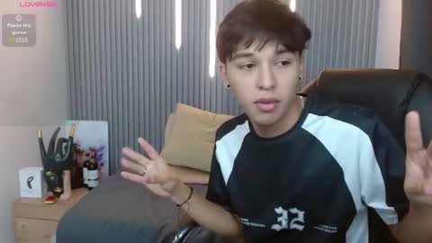 Snapshot of stiwentwink chatting on 07-04-26, 01:06 Stiwen online show from 07-04-26, 01:06