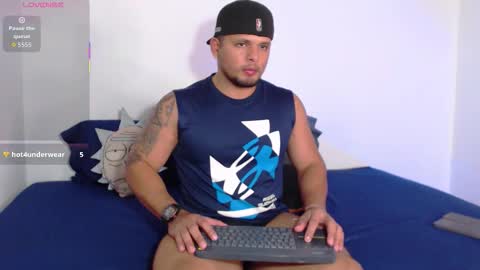 Snapshot of stone_lee_ chatting on 12-04-25, 04:33 Stone Lee online show from 12-04-25, 04:33