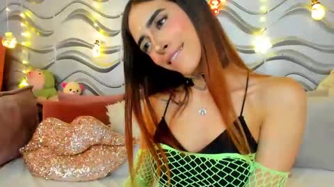 Snapshot of stormirusso chatting on 12-23-24, 03:40 Mar online show from 12-23-24, 03:40