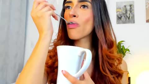 Snapshot of stormirusso chatting on 01-11-25, 06:03 Mar online show from 01-11-25, 06:03