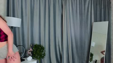 Snapshot of stormymuse chatting on 05-12-26, 05:37 Luna online show from 05-12-26, 05:37