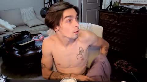 Snapshot of str8whiteboy21 chatting on 06-27-26, 03:33 str8whiteboy21 online show from 06-27-26, 03:33