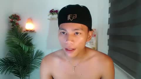 Snapshot of straight_moreno69 chatting on 05-26-26, 06:42 James online show from 05-26-26, 06:42
