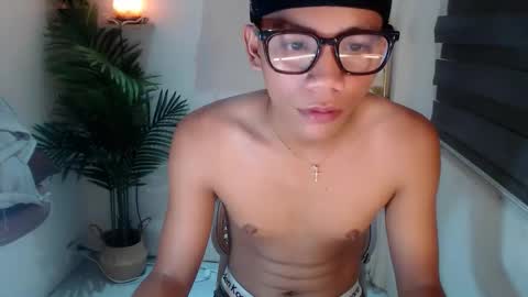 Snapshot of straight_moreno69 chatting on 05-28-26, 06:38 James online show from 05-28-26, 06:38