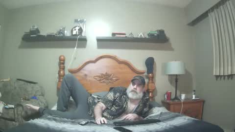 Snapshot of straightbear4you chatting on 02-20-25, 08:39 Straightbear4you online show from 02-20-25, 08:39