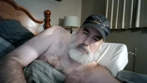 Snapshot of straightbear4you chatting on 10-20-25, 10:16 Straightbear4you online show from 10-20-25, 10:16