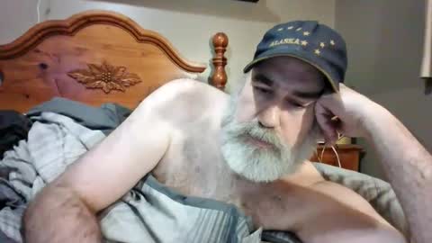 Snapshot of straightbear4you chatting on 11-08-25, 10:59 Straightbear4you online show from 11-08-25, 10:59