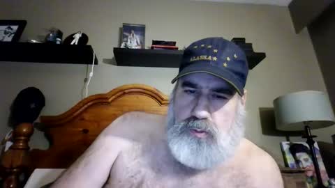 Snapshot of straightbear4you chatting on 11-14-25, 01:32 Straightbear4you online show from 11-14-25, 01:32
