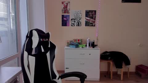 Ray online show from 02-03-25, 01:19