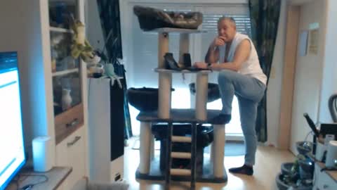 Stranger online show from 03-04-26, 07:47