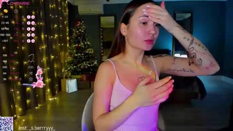 Snapshot of straw_juice chatting on 12-25-24, 02:23 Laura online show from 12-25-24, 02:23