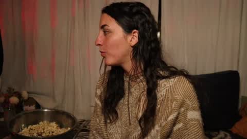 Snapshot of strawberripulp chatting on 01-28-25, 01:08 Angel Baby online show from 01-28-25, 01:08