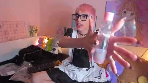 strawberry_kitty_ online show from 11-06-25, 11:26