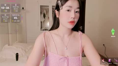 strawberry_loveee online show from 10-20-25, 11:21