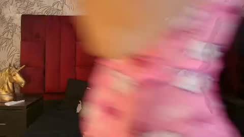 Snapshot of strawberrymia68_ chatting on 06-25-26, 11:37 strawberrymia68_ online show from 06-25-26, 11:37