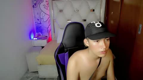 Snapshot of street_poemm_ chatting on 02-22-26, 03:18 Street online show from 02-22-26, 03:18