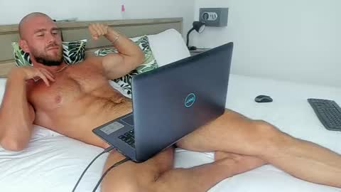 Snapshot of strong_arni chatting on 01-17-25, 07:08 Strong Arni online show from 01-17-25, 07:08