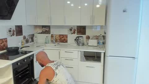 Snapshot of strong_arni chatting on 02-08-25, 01:11 Strong Arni online show from 02-08-25, 01:11