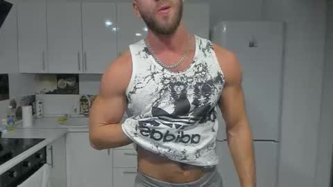 Snapshot of strong_arni chatting on 02-09-25, 04:50 Strong Arni online show from 02-09-25, 04:50