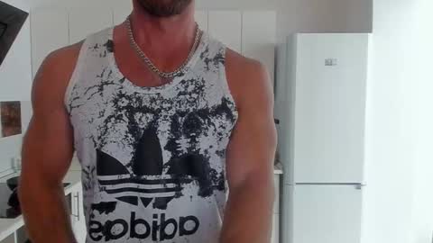 Snapshot of strong_arni chatting on 02-11-25, 08:37 Strong Arni online show from 02-11-25, 08:37