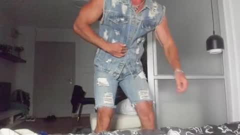 Snapshot of strong_arni chatting on 10-21-25, 05:02 Strong Arni online show from 10-21-25, 05:02