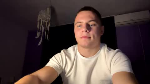 Snapshot of strong_baby chatting on 10-11-25, 07:01 Strong Baby online show from 10-11-25, 07:01