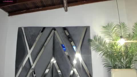 Snapshot of strong_girl_ chatting on 11-14-25, 10:58 Alexa online show from 11-14-25, 10:58