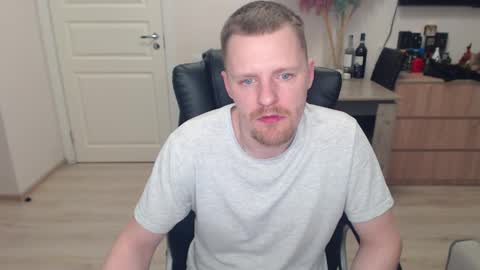 strong_guy_xxx online show from 01-13-26, 03:28