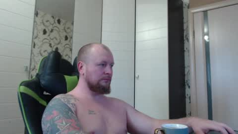 Snapshot of strongass18 chatting on 04-19-26, 10:14 Alex online show from 04-19-26, 10:14