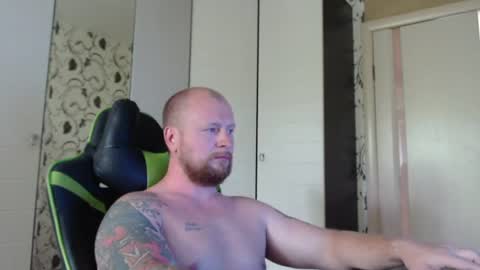 Snapshot of strongass18 chatting on 06-18-26, 09:14 Alex online show from 06-18-26, 09:14