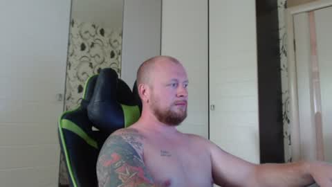 Snapshot of strongass18 chatting on 06-25-26, 08:19 Alex online show from 06-25-26, 08:19