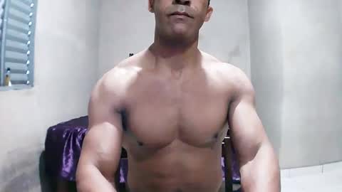 Snapshot of strongdaddyfantastic chatting on 04-25-26, 12:30 strongdaddyfantastic online show from 04-25-26, 12:30