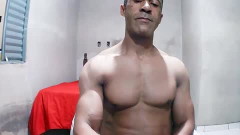Snapshot of strongdaddyfantastic chatting on 05-27-26, 05:26 strongdaddyfantastic online show from 05-27-26, 05:26
