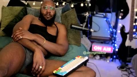 strongmellow online show from 10-27-25, 06:45
