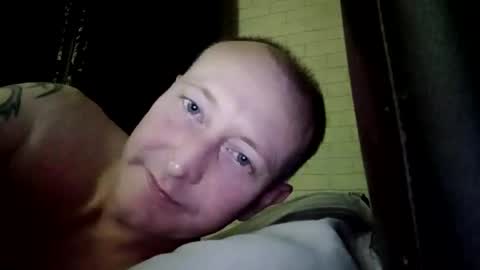 Snapshot of stu_art83 chatting on 05-08-26, 12:16 stu_art83 online show from 05-08-26, 12:16