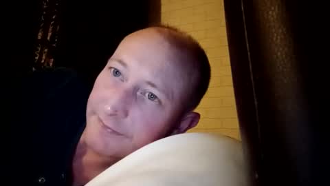 Snapshot of stu_art83 chatting on 05-09-26, 12:05 stu_art83 online show from 05-09-26, 12:05