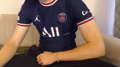Snapshot of studfromparis chatting on 05-06-26, 09:25 Stud From Paris online show from 05-06-26, 09:25