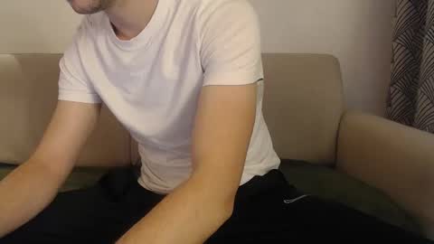 Snapshot of studfromparis chatting on 05-17-26, 03:30 Stud From Paris online show from 05-17-26, 03:30