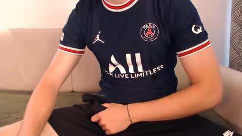 Snapshot of studfromparis chatting on 06-02-26, 12:29 Stud From Paris online show from 06-02-26, 12:29