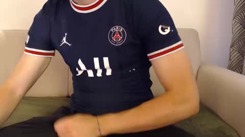 Snapshot of studfromparis chatting on 06-08-26, 01:00 Stud From Paris online show from 06-08-26, 01:00