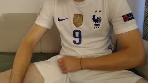 Snapshot of studfromparis chatting on 06-17-26, 11:45 Stud From Paris online show from 06-17-26, 11:45