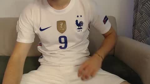 Snapshot of studfromparis chatting on 06-21-26, 11:57 Stud From Paris online show from 06-21-26, 11:57