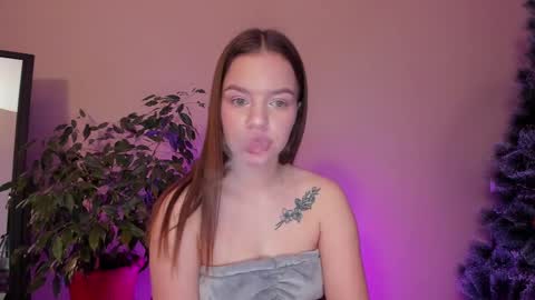 Snapshot of stuffed_cookie chatting on 12-09-24, 03:54 Mary online show from 12-09-24, 03:54