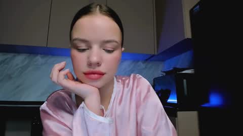 Snapshot of stuffed_cookie chatting on 12-12-24, 07:52 Mary online show from 12-12-24, 07:52