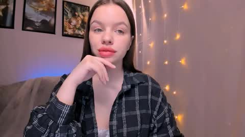 Snapshot of stuffed_cookie chatting on 01-10-25, 09:23 Mary online show from 01-10-25, 09:23