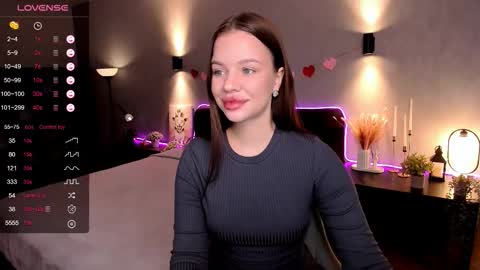 Snapshot of stuffed_cookie chatting on 11-21-25, 07:07 Mary online show from 11-21-25, 07:07