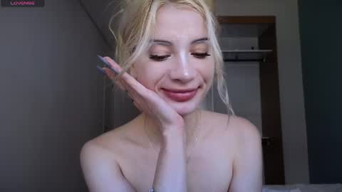 Sofa online show from 03-29-26, 05:24