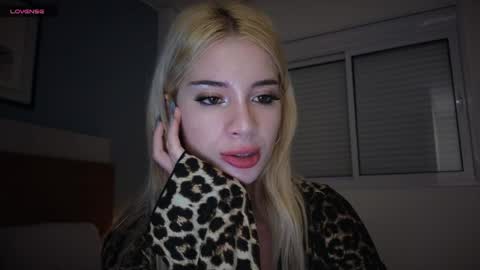 Sofa online show from 04-02-26, 12:19