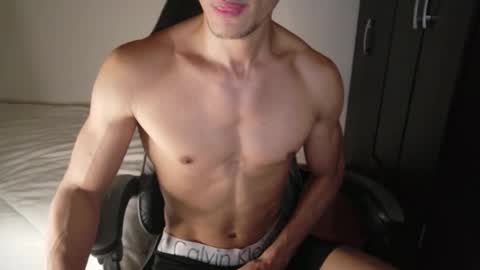 stylish man online show from 02-12-26, 09:21