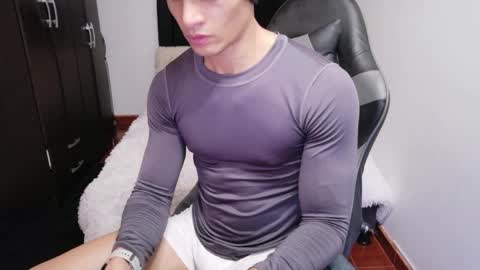 Snapshot of stylishman01 chatting on 05-25-26, 08:59 stylish man online show from 05-25-26, 08:59